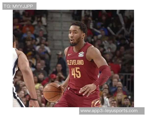 米切尔半场表现抢眼16分钟内高效贡献12分3板1助1断1帽